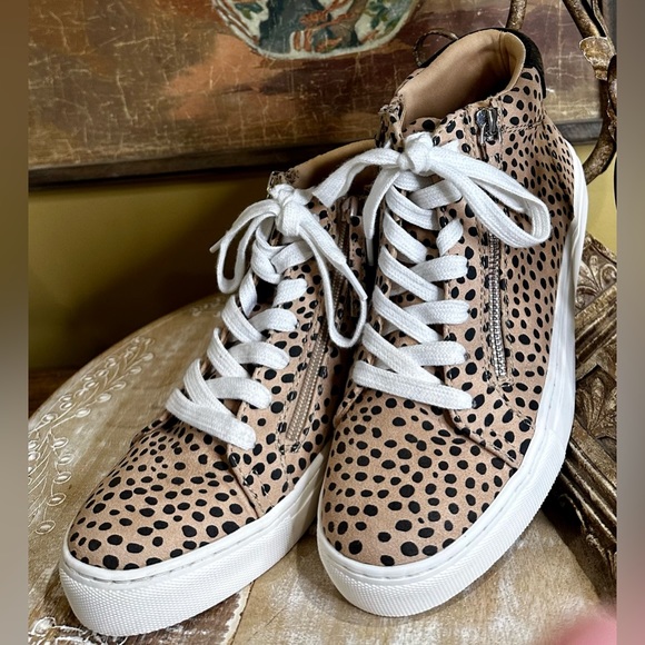 EUC Universal Threads “Brooklin” High-Top Sneakers Brown Leopard Print. Size 8.5 - Picture 1 of 12